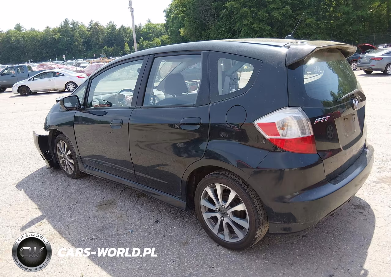 2012 Honda Fit Sport VIN:JHMGE8H57CC018575 - 3