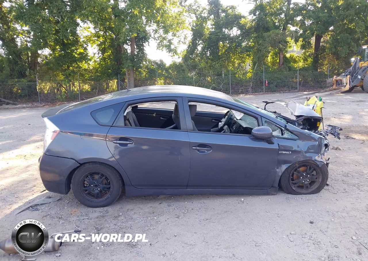 2013 Toyota Prius Two VIN:JTDKN3DU2D5621404 - 13