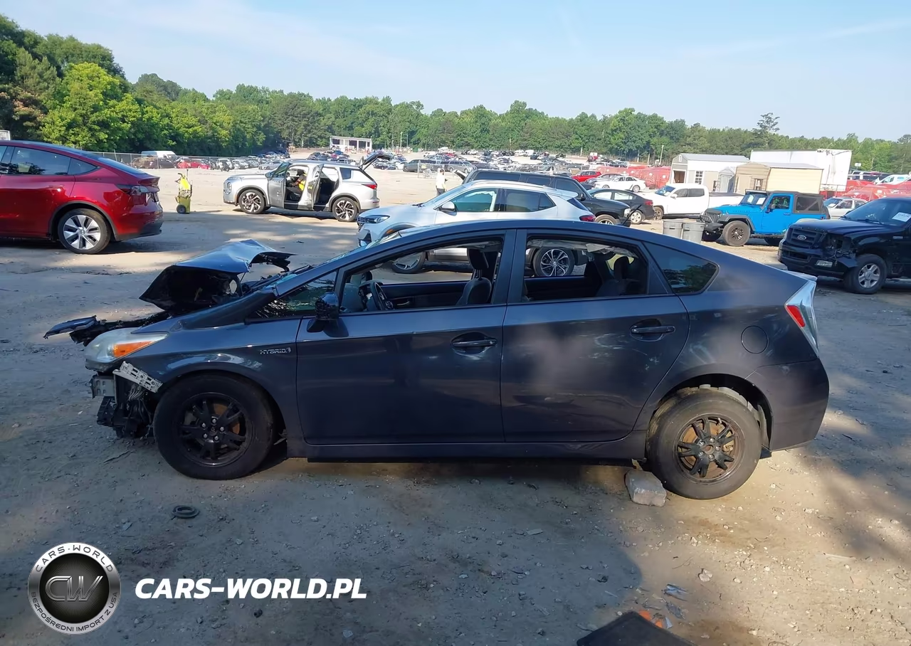 2013 Toyota Prius Two VIN:JTDKN3DU2D5621404 - 14
