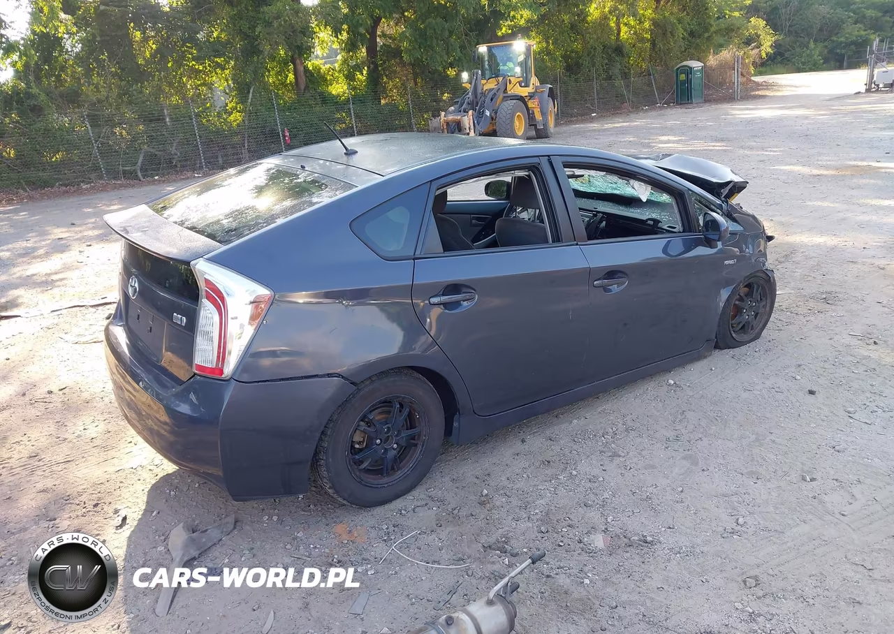 2013 Toyota Prius Two VIN:JTDKN3DU2D5621404 - 4