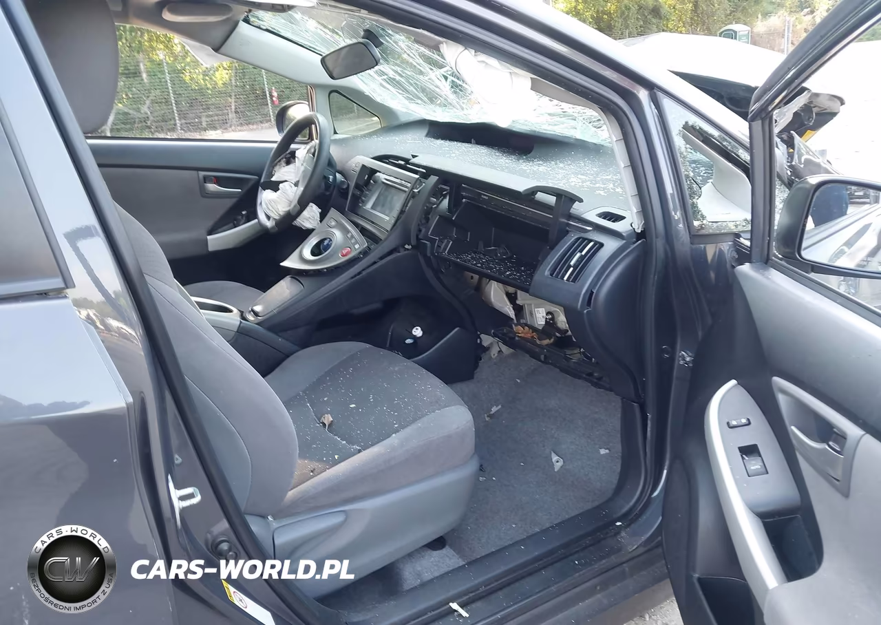 2013 Toyota Prius Two VIN:JTDKN3DU2D5621404 - 5