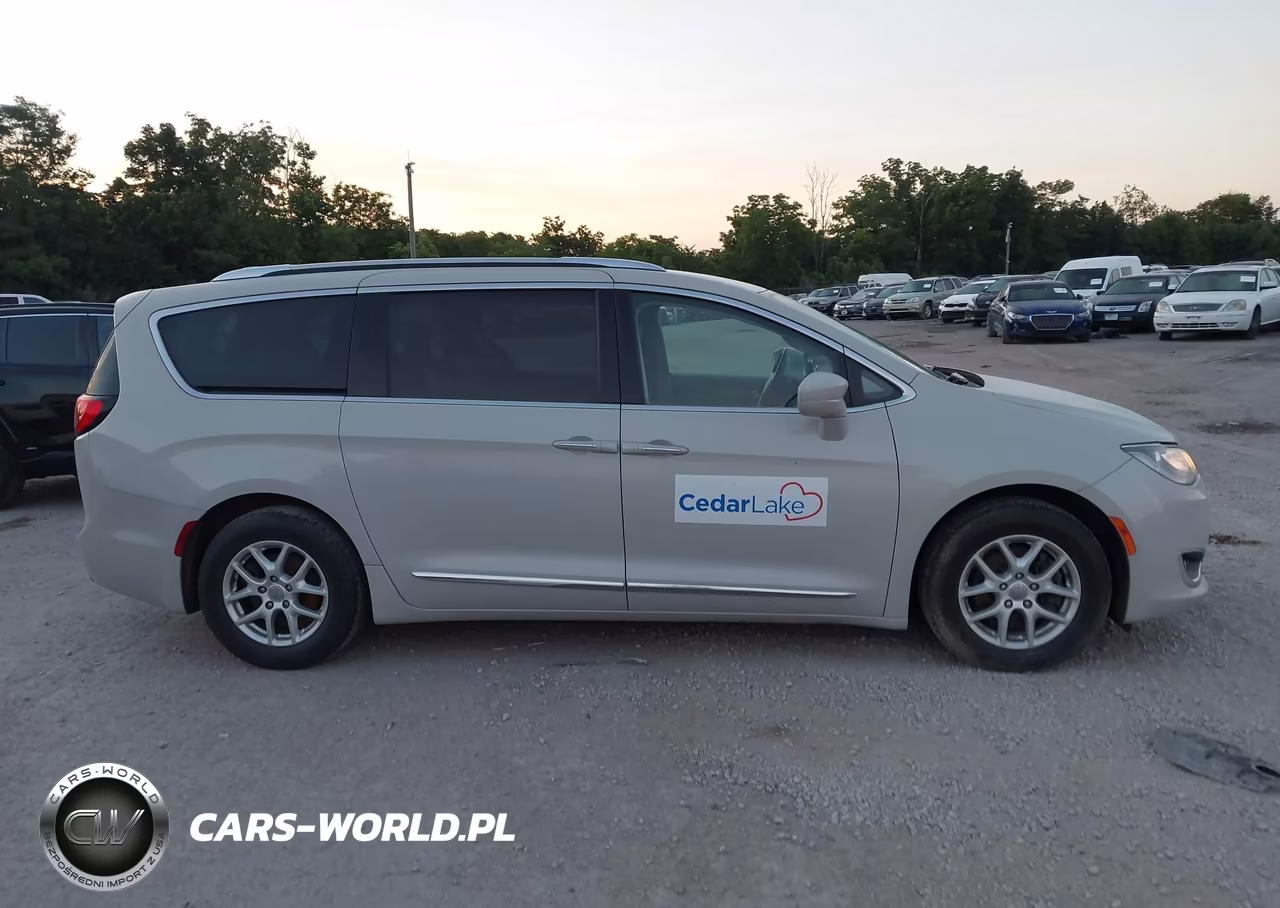 2020 Chrysler Pacifica Touring L VIN:2C4RC1BG7LR204917 - 13