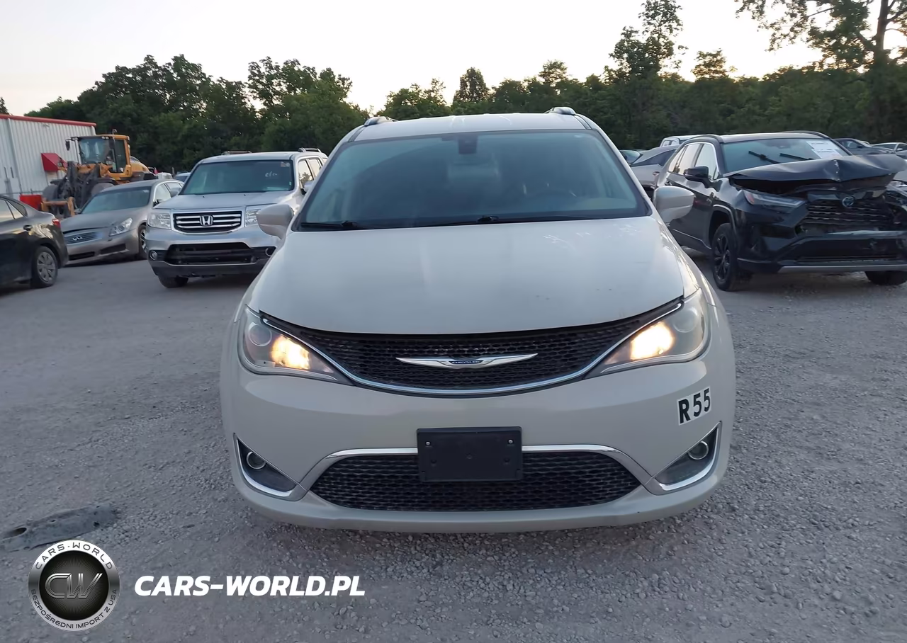 2020 Chrysler Pacifica Touring L VIN:2C4RC1BG7LR204917 - 6