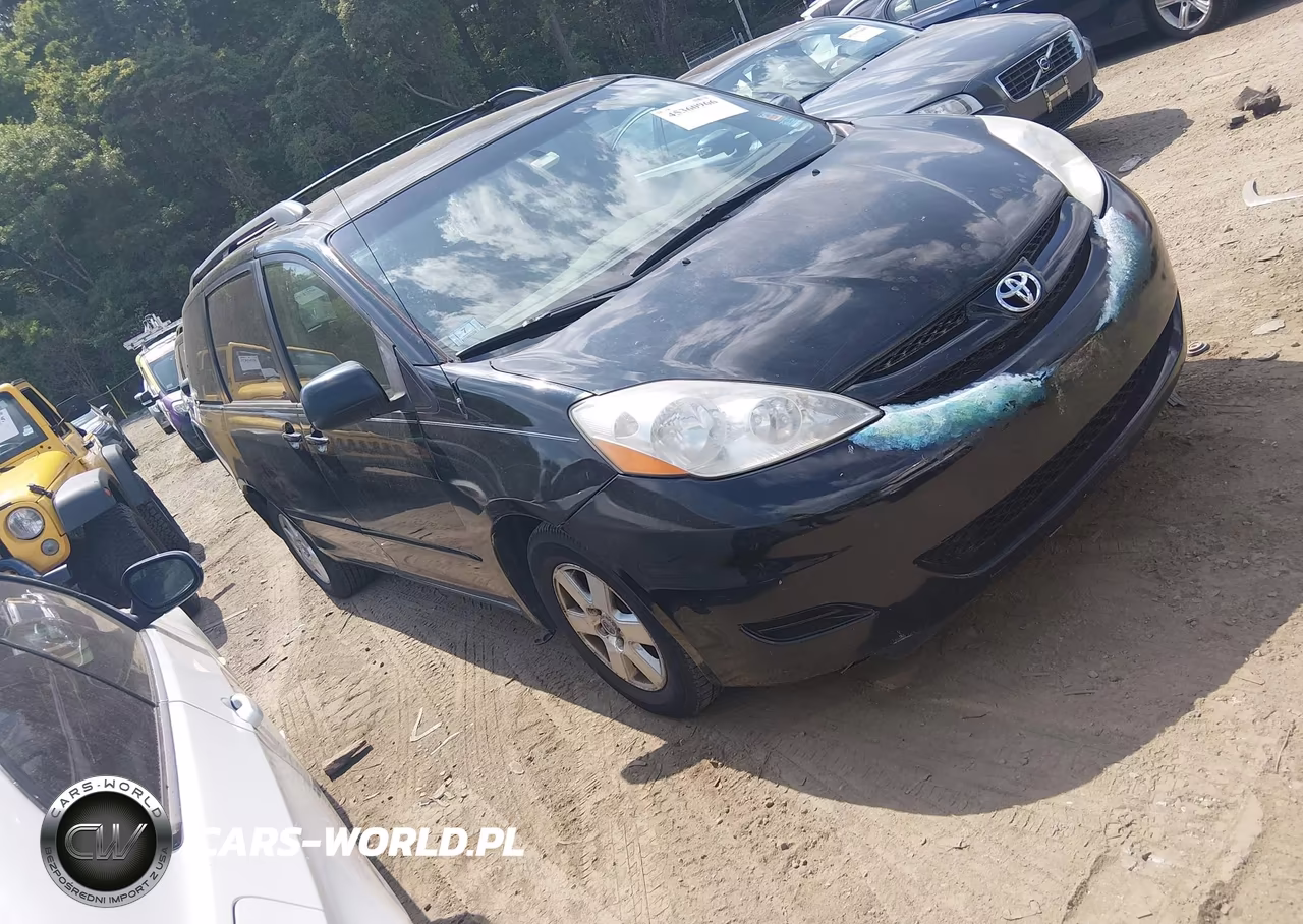 2010 Toyota Sienna Le – zdjęcie 1 z 12