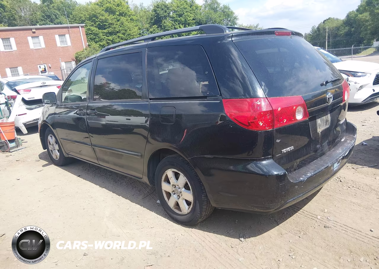 2010 Toyota Sienna Le VIN:5TDKK4CC3AS330942 - 3
