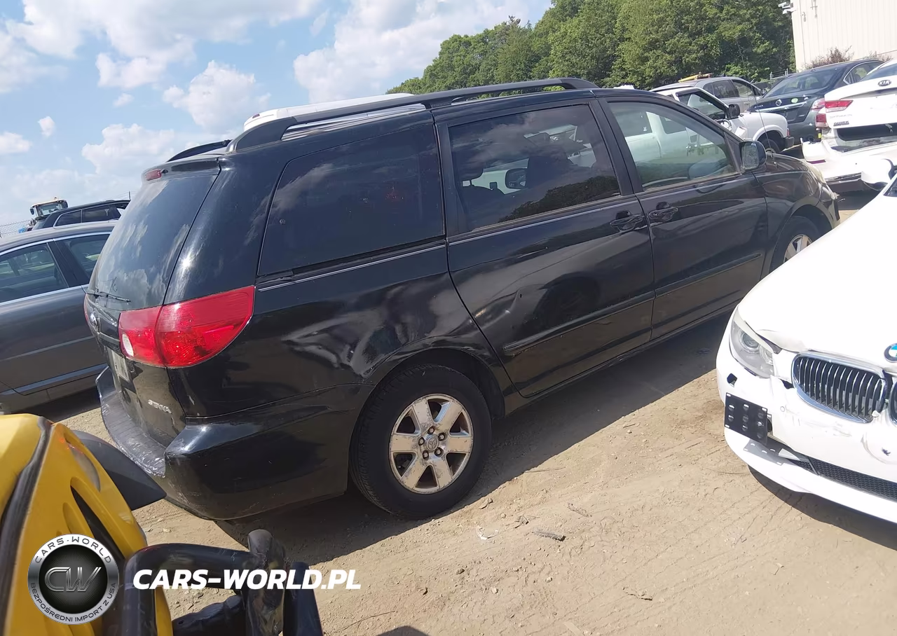2010 Toyota Sienna Le VIN:5TDKK4CC3AS330942 - 4