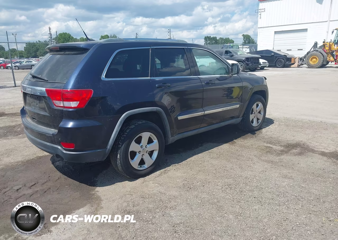 2011 Jeep Grand Cherokee Laredo VIN:1J4RS4GT1BC504674 - 4