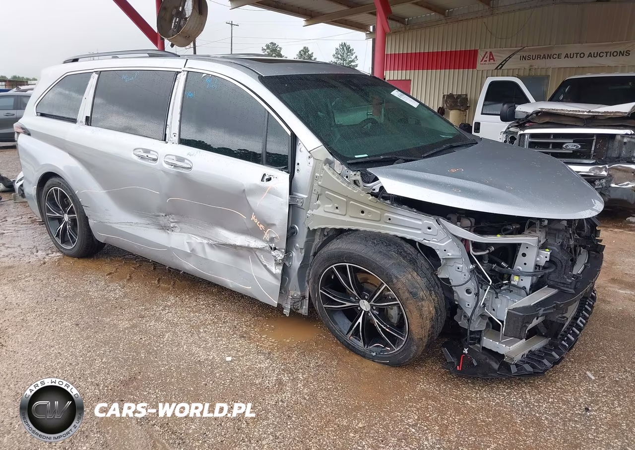 2021 Toyota Sienna Xle