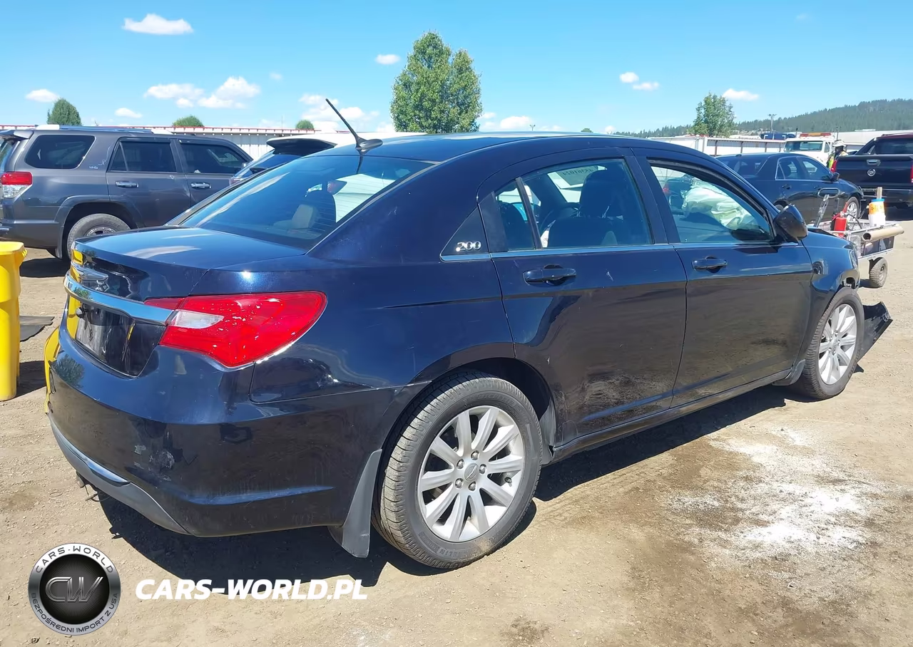2011 Chrysler 200 Touring VIN:1C3BC1FB0BN569052 - 4