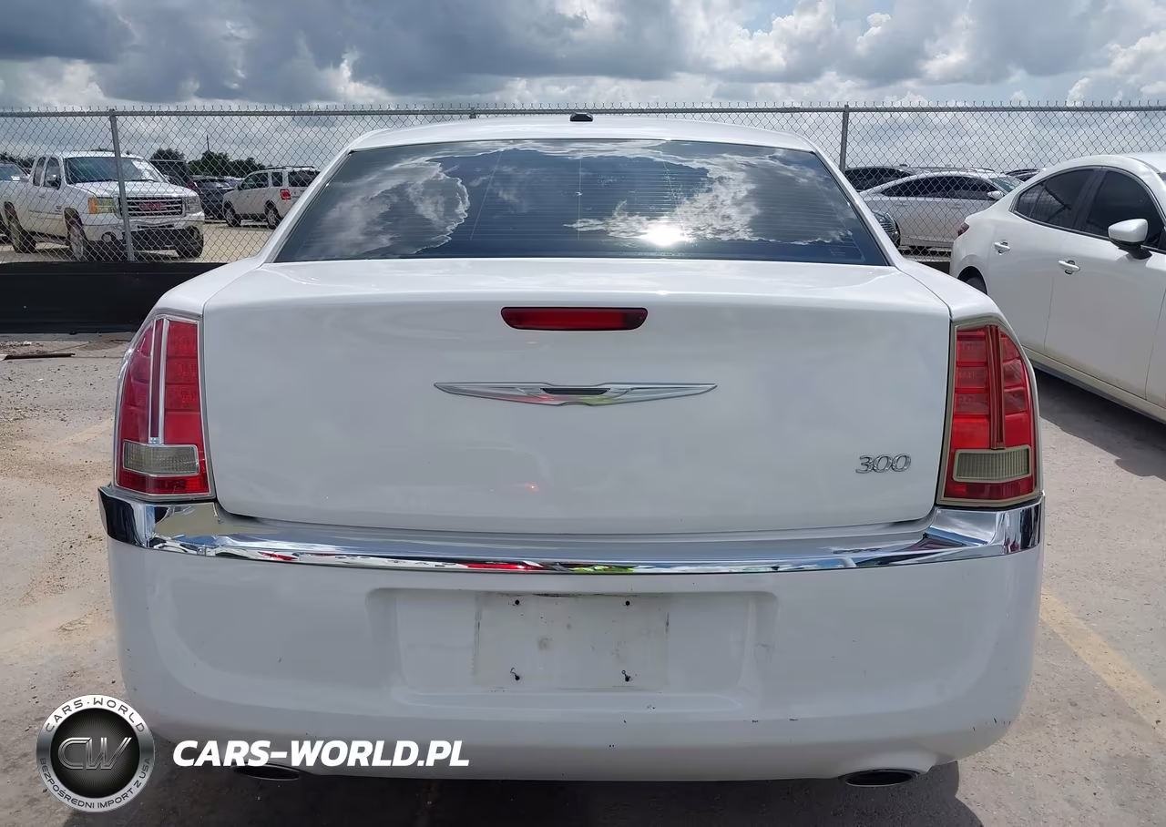 2013 Chrysler 300 Motown VIN:2C3CCAAGXDH505054 - 17