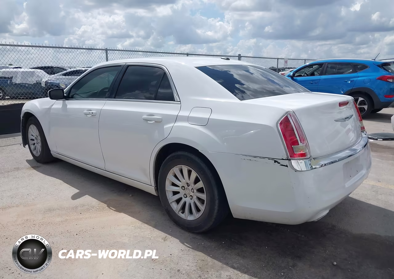 2013 Chrysler 300 Motown VIN:2C3CCAAGXDH505054 - 3