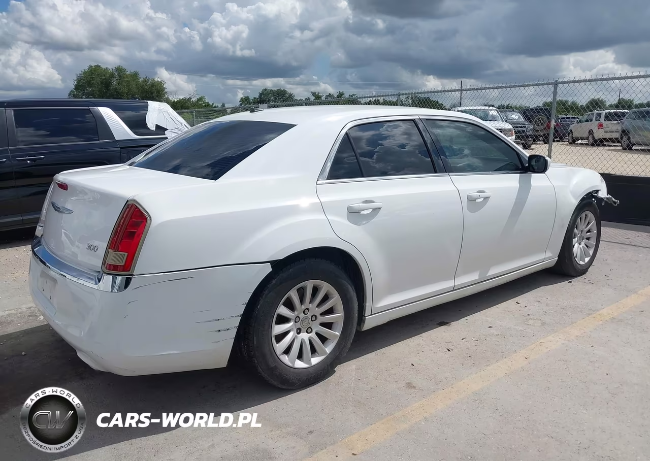 2013 Chrysler 300 Motown VIN:2C3CCAAGXDH505054 - 4