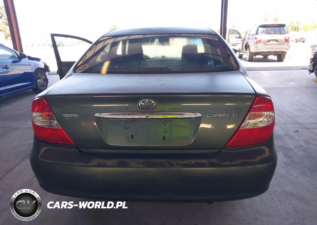 2002 Toyota Camry Le VIN:JTDBE32K820068401 - 17