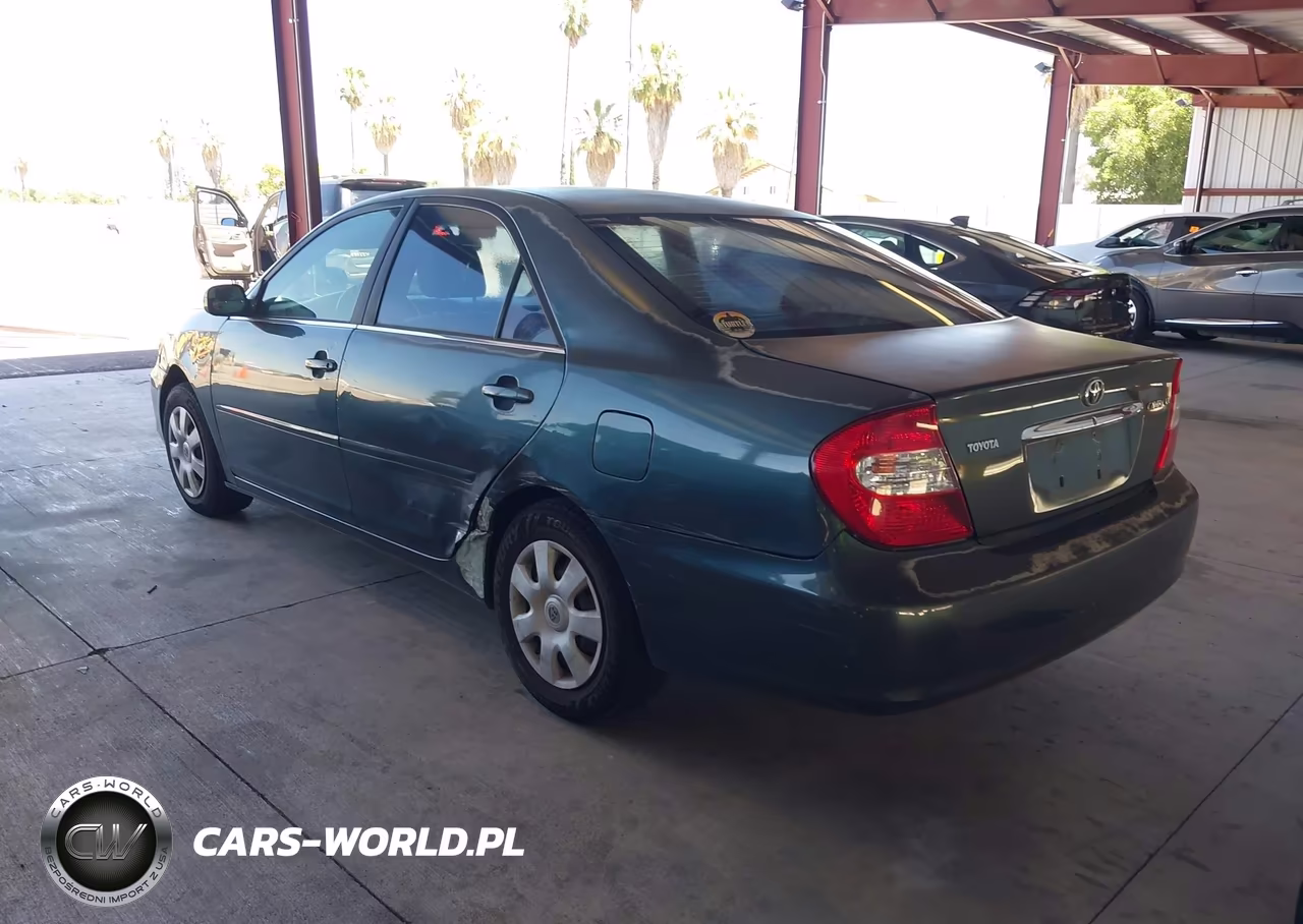 2002 Toyota Camry Le VIN:JTDBE32K820068401 - 3