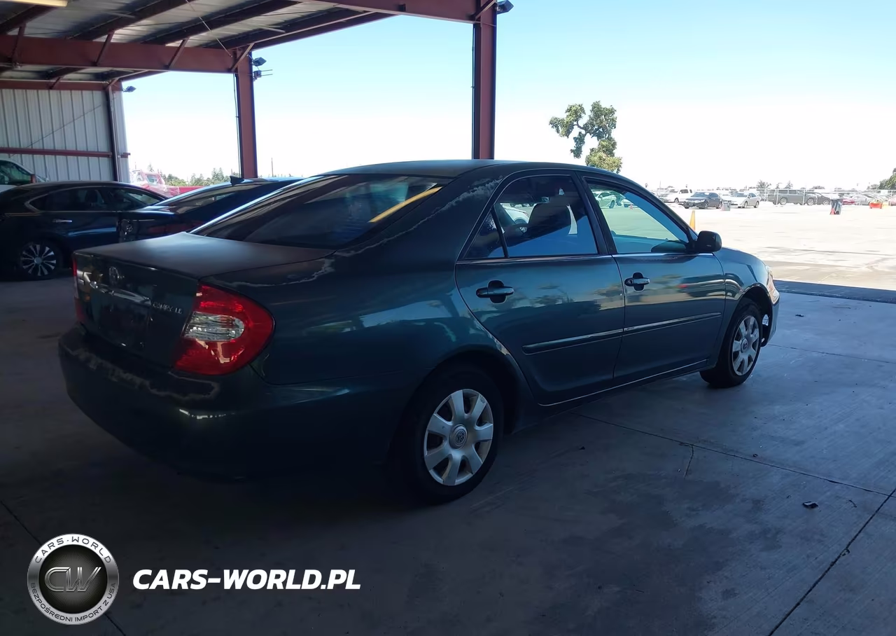 2002 Toyota Camry Le VIN:JTDBE32K820068401 - 4