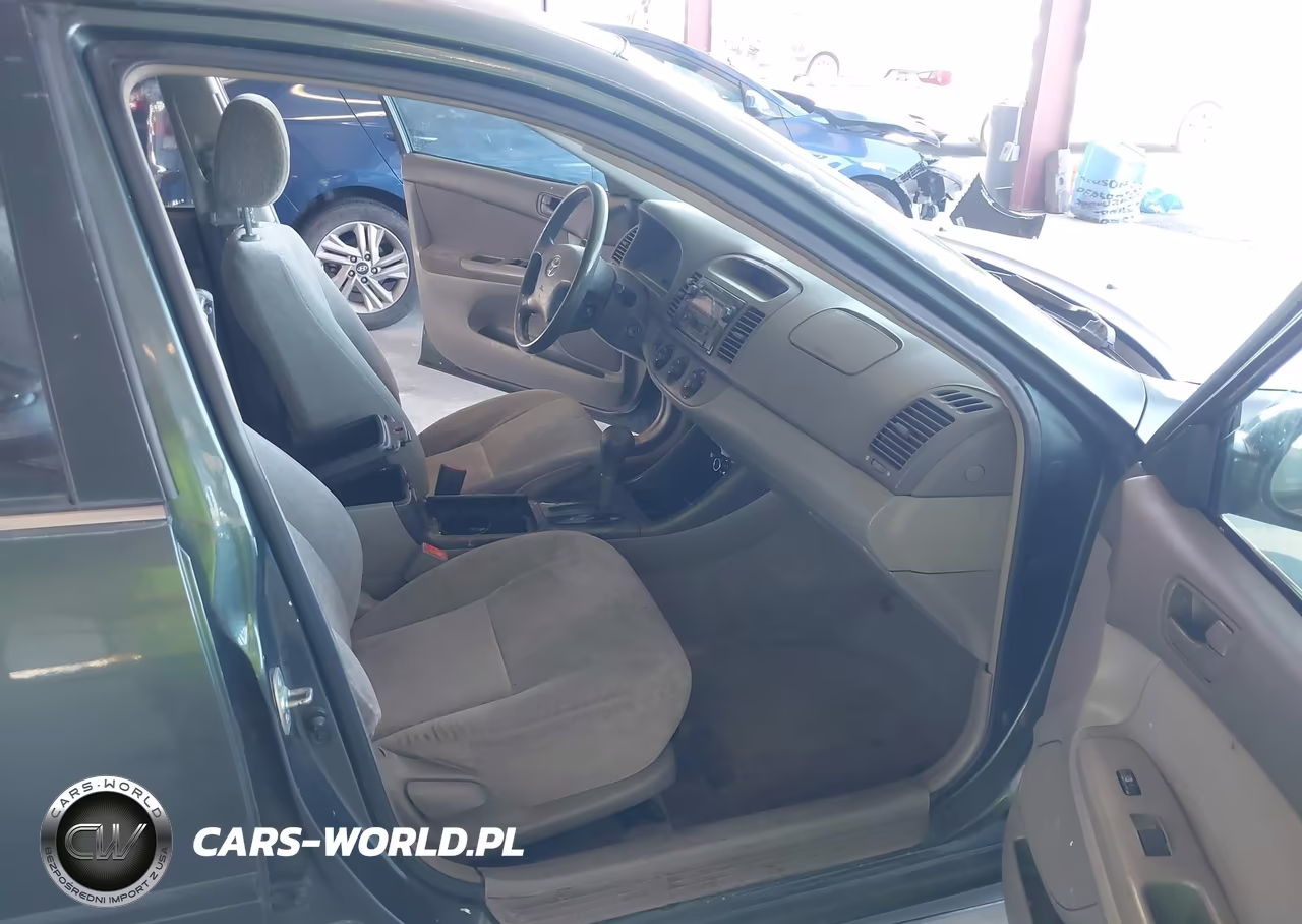 2002 Toyota Camry Le VIN:JTDBE32K820068401 - 5