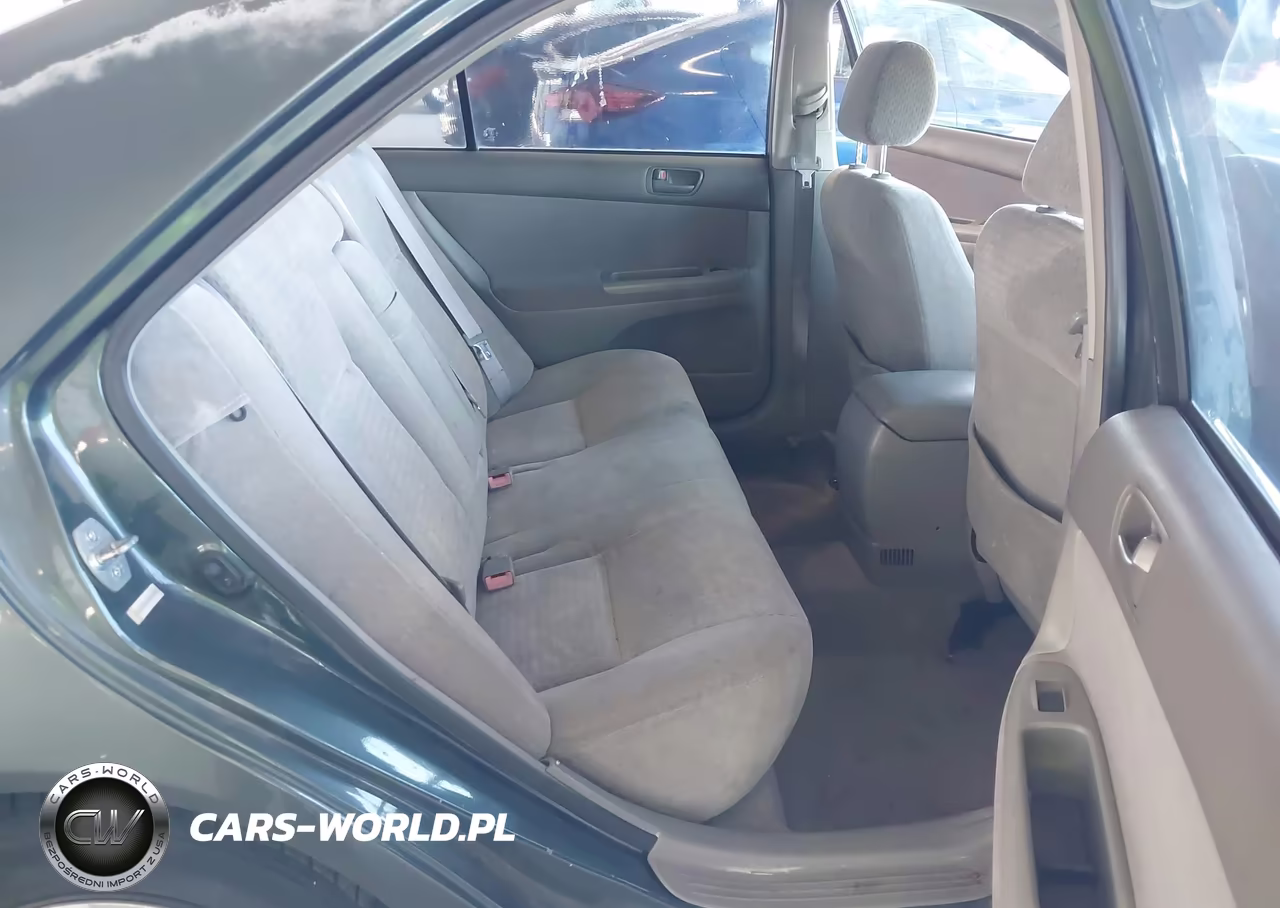 2002 Toyota Camry Le VIN:JTDBE32K820068401 - 8