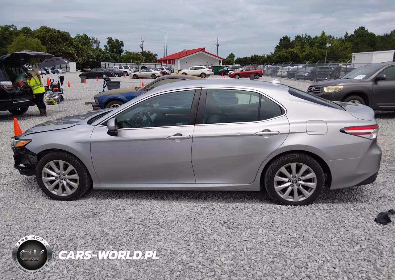 2019 Toyota Camry Le VIN:4T1B11HKXKU809210 - 14
