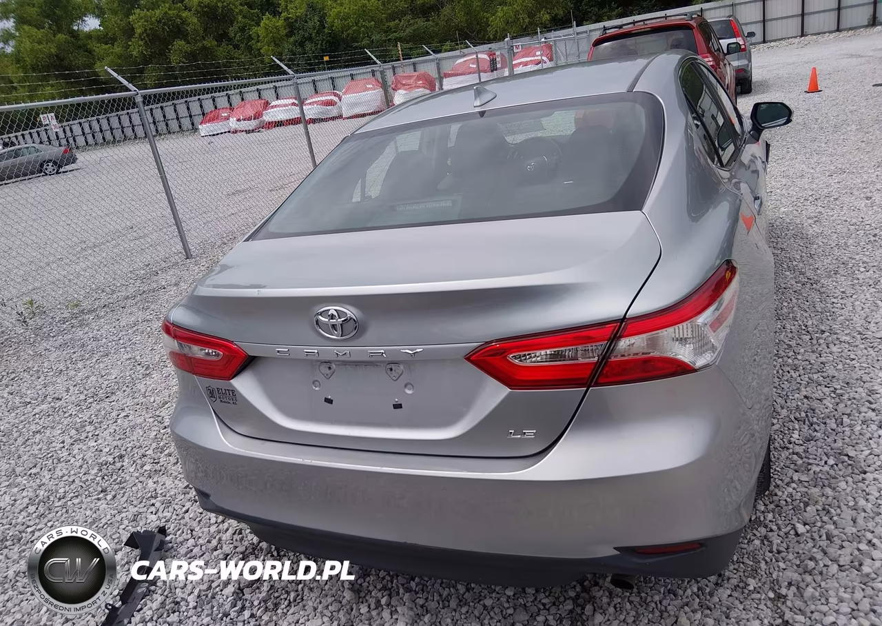 2019 Toyota Camry Le VIN:4T1B11HKXKU809210 - 16
