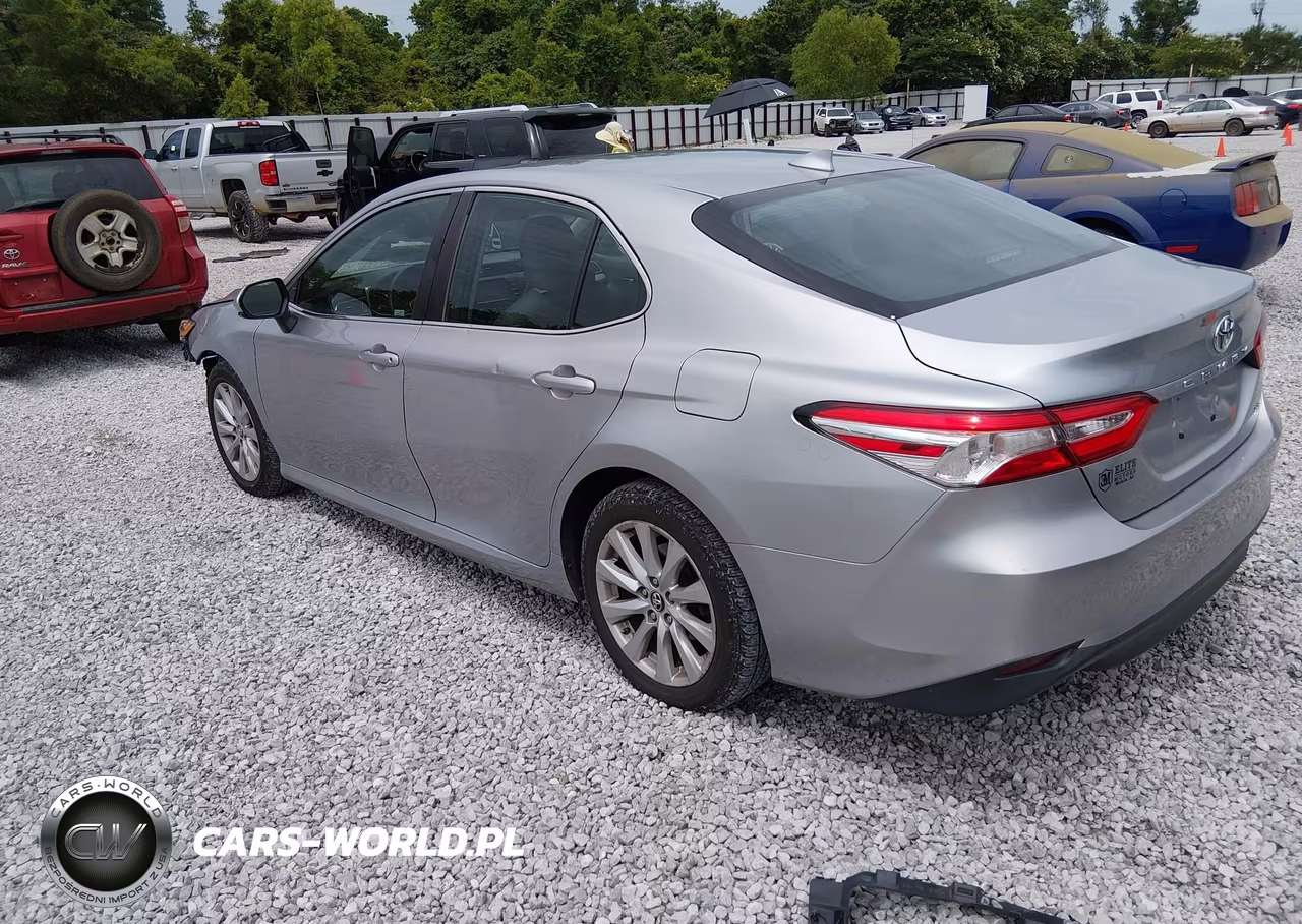 2019 Toyota Camry Le VIN:4T1B11HKXKU809210 - 3