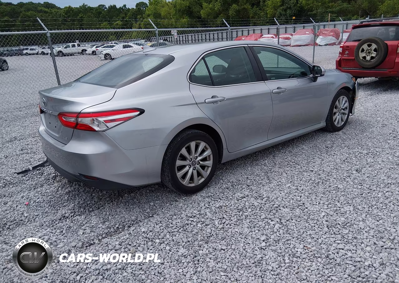 2019 Toyota Camry Le VIN:4T1B11HKXKU809210 - 4