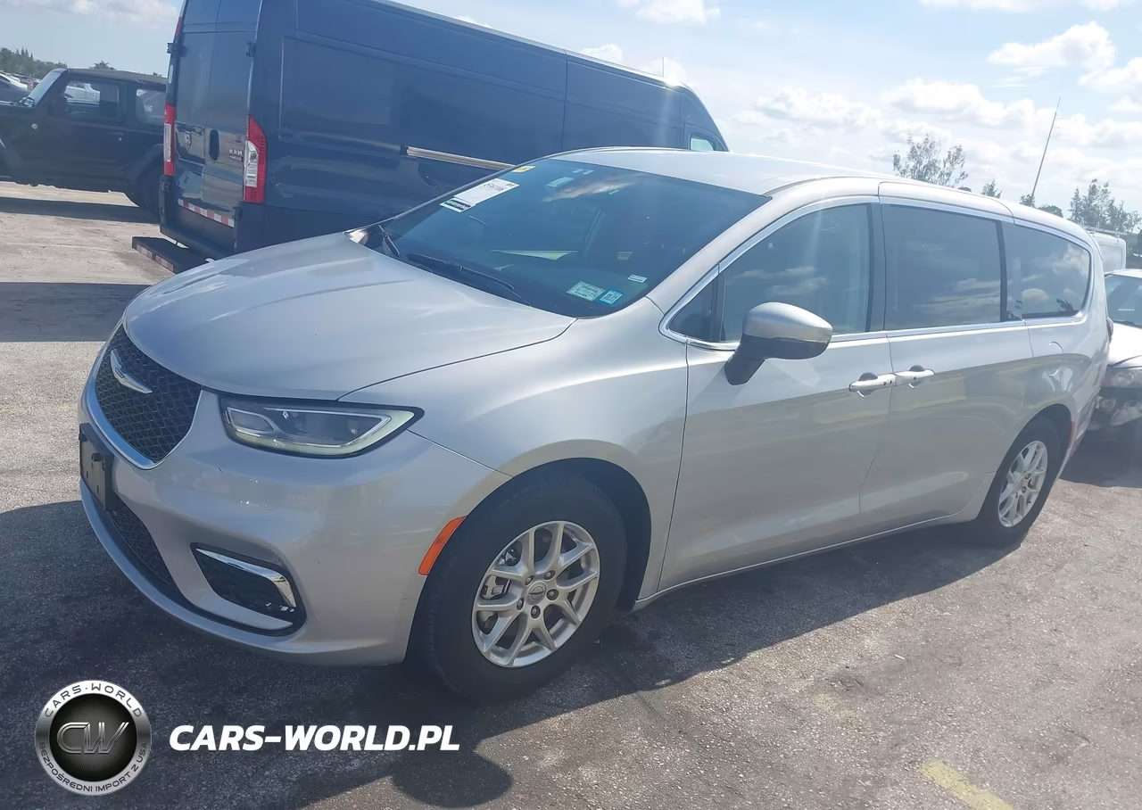 2023 Chrysler Pacifica Touring L VIN:2C4RC1BG9PR613278 - 13