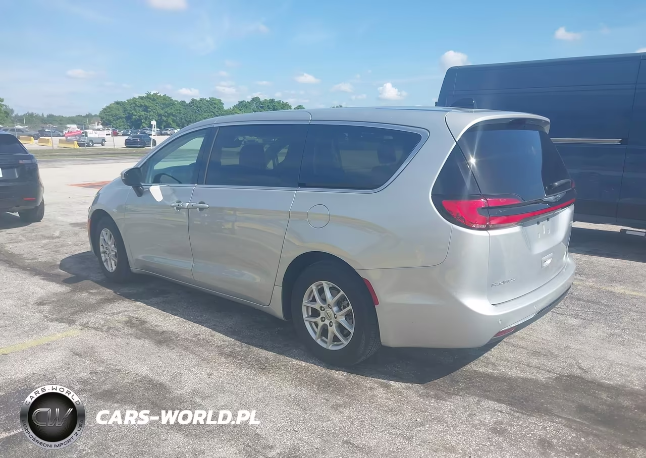 2023 Chrysler Pacifica Touring L VIN:2C4RC1BG9PR613278 - 3