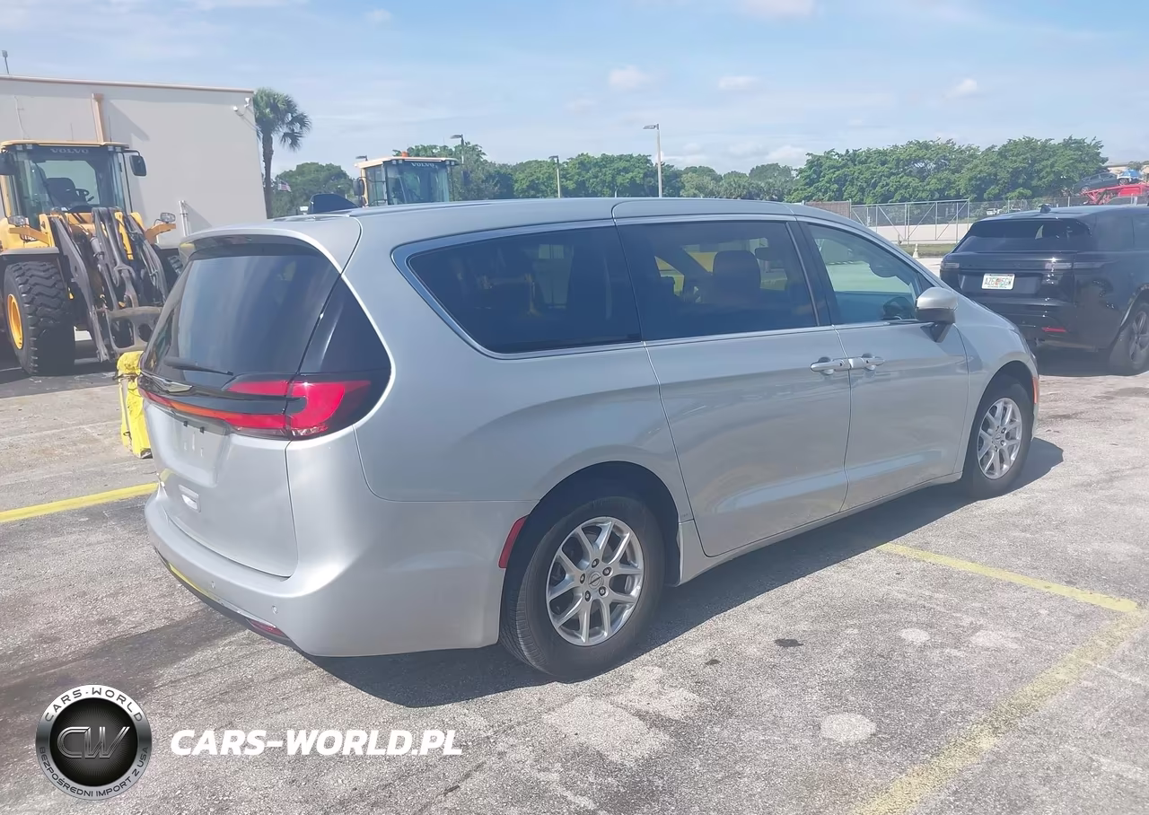 2023 Chrysler Pacifica Touring L VIN:2C4RC1BG9PR613278 - 4