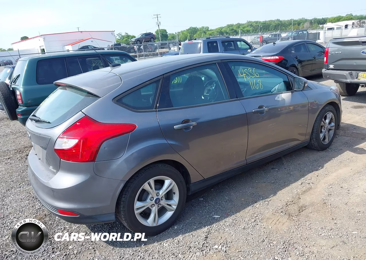 2014 Ford Focus Se VIN:1FADP3K2XEL127444 - 4