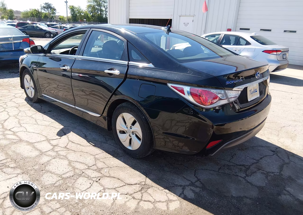 2015 Hyundai Sonata Hybrid VIN:KMHEC4A4XFA121185 - 3
