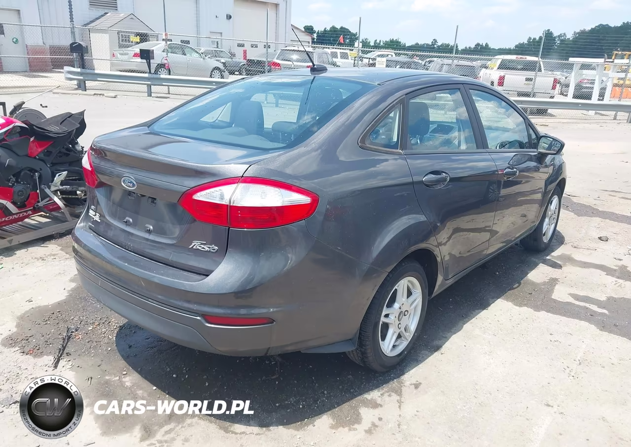 2018 Ford Fiesta Se VIN:3FADP4BJ7JM135586 - 4