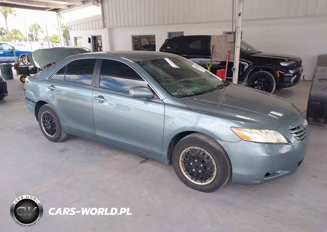 2009 Toyota Camry Le – zdjęcie 1 z 17