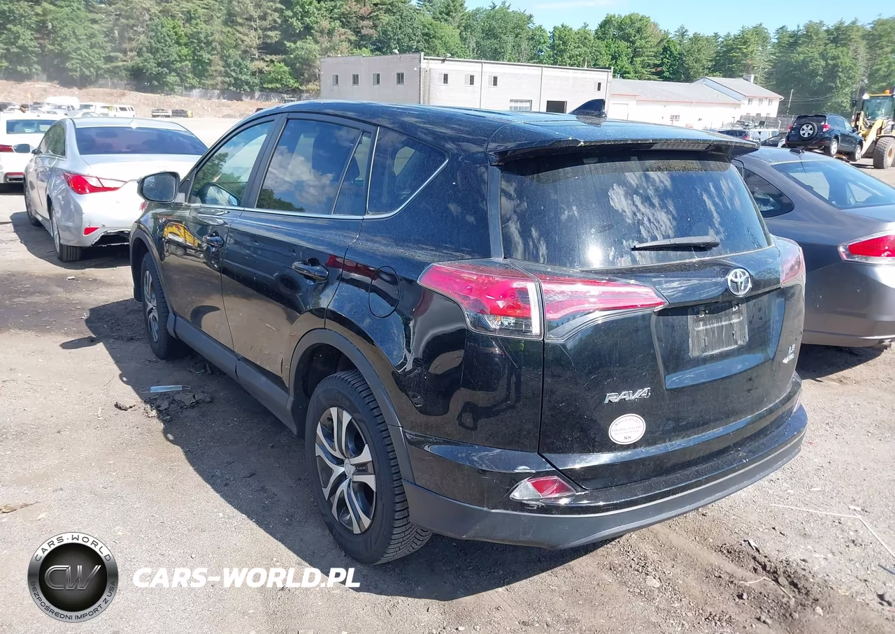 2018 Toyota Rav4 Le VIN:2T3BFREVXJW774852 - 3