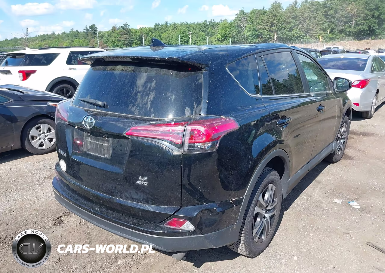 2018 Toyota Rav4 Le VIN:2T3BFREVXJW774852 - 4