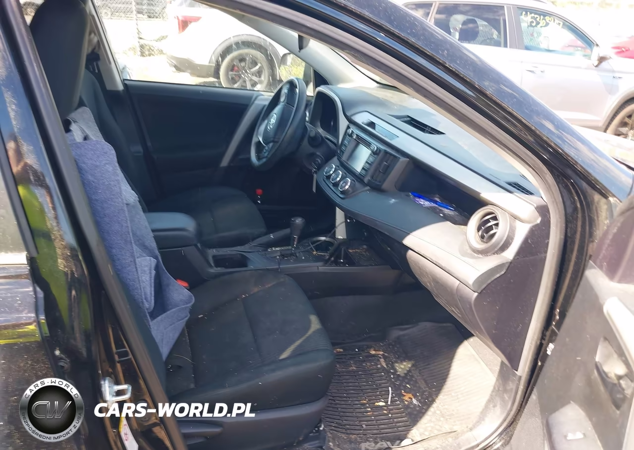 2018 Toyota Rav4 Le VIN:2T3BFREVXJW774852 - 5