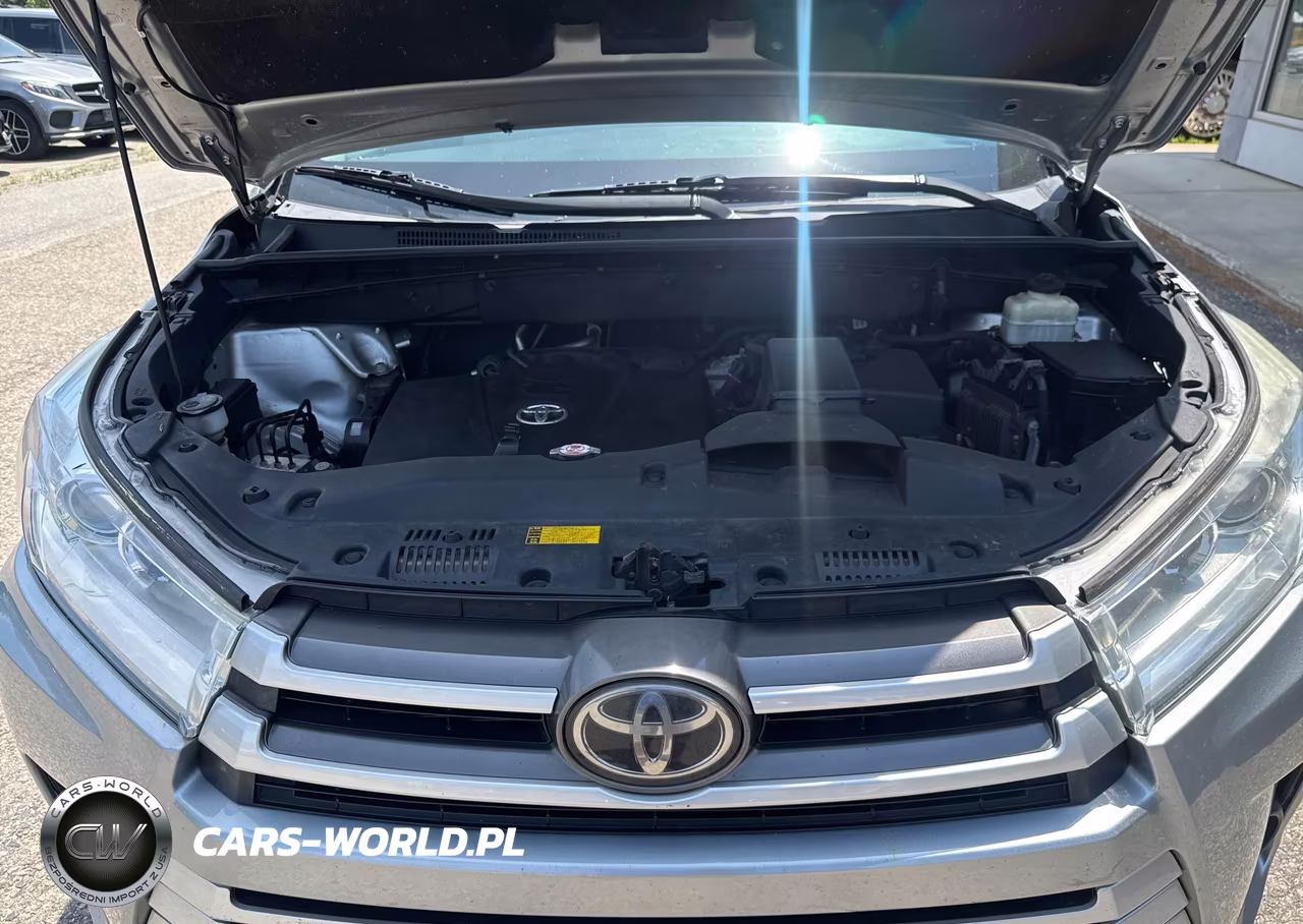 2018 Toyota Highlander Le VIN:5TDBZRFH1JS833126 - 10