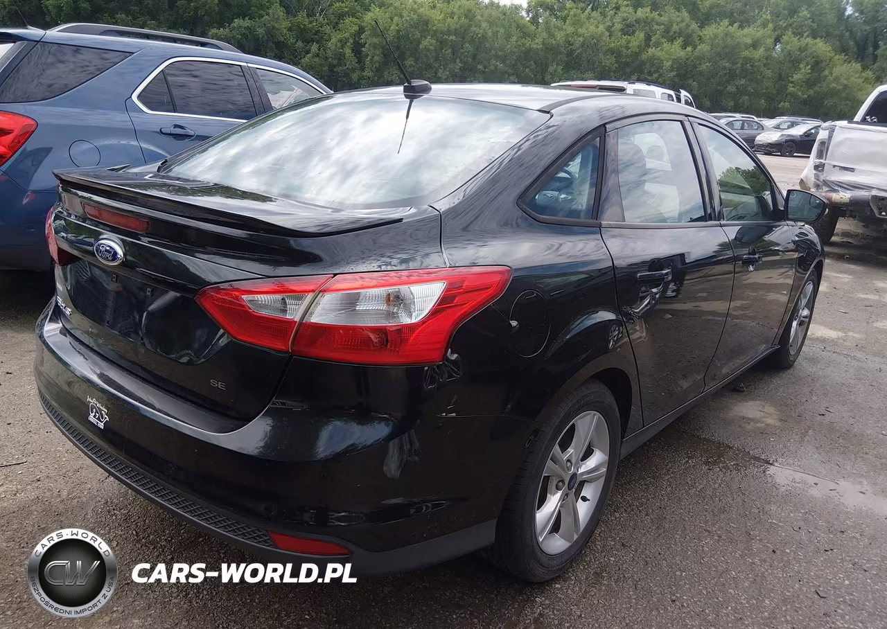 2014 Ford Focus Se VIN:1FADP3F22EL449697 - 4