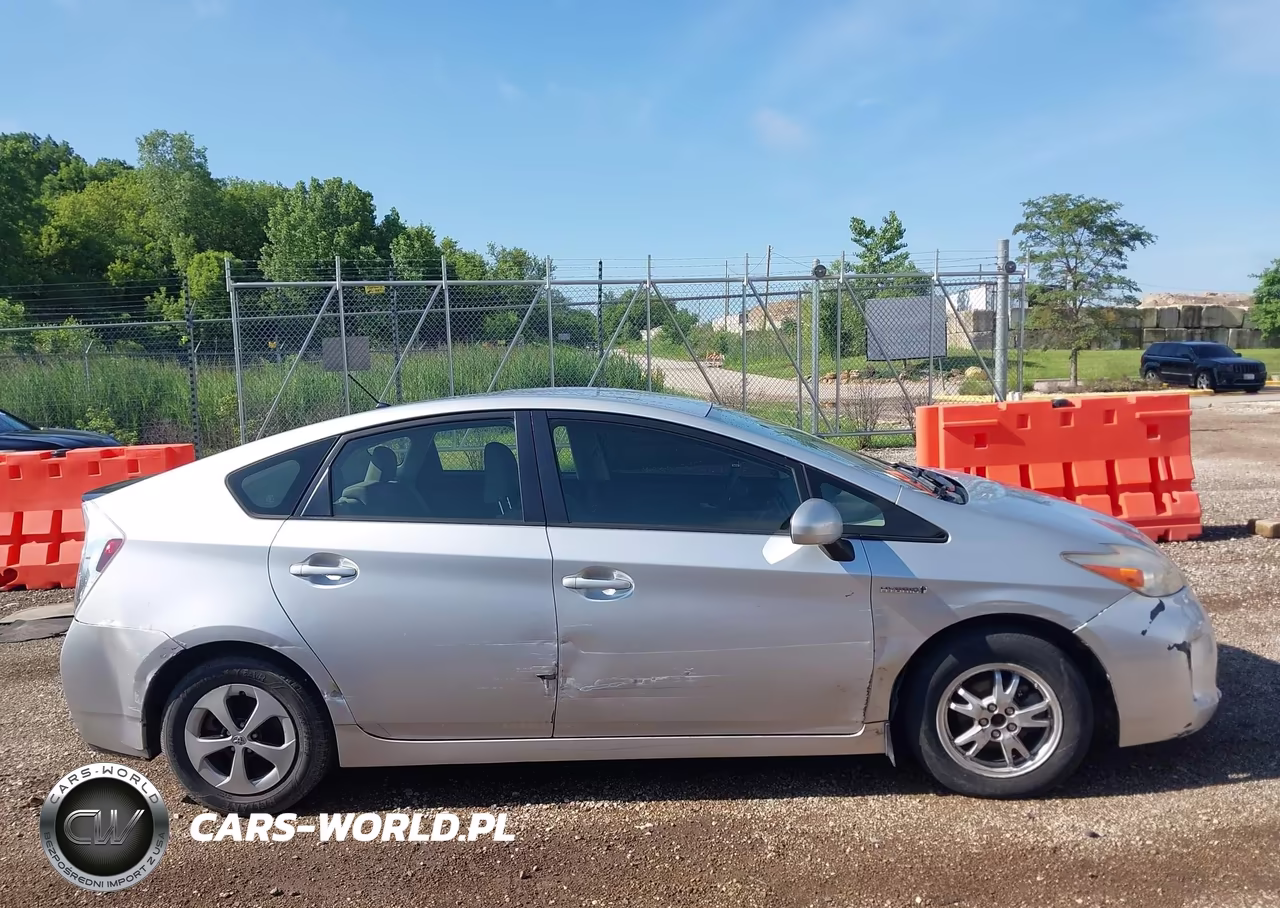 2014 Toyota Prius Two VIN:JTDKN3DU8E1736713 - 13