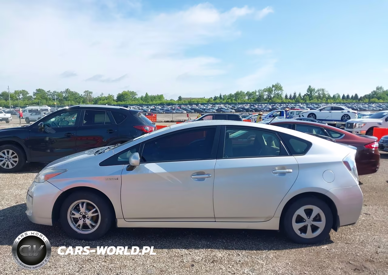 2014 Toyota Prius Two VIN:JTDKN3DU8E1736713 - 14