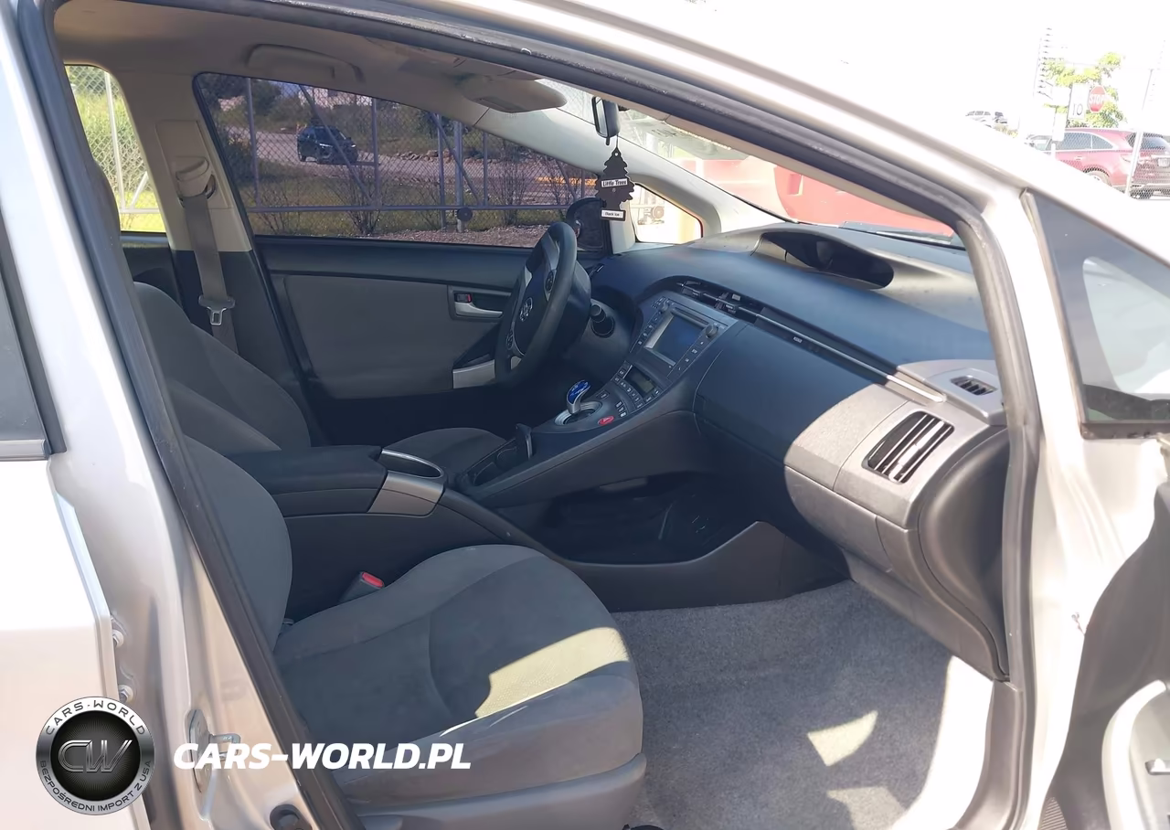 2014 Toyota Prius Two VIN:JTDKN3DU8E1736713 - 5