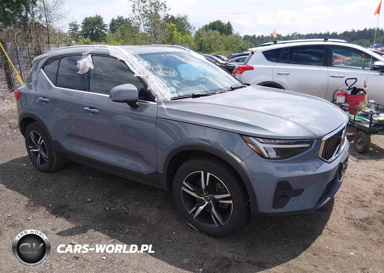 2023 Volvo Xc40 B5 Plus Bright Theme – zdjęcie 1 z 17