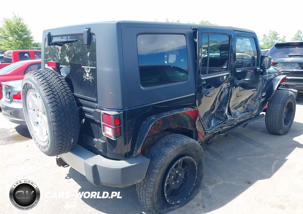 2010 Jeep Wrangler Unlimited Sahara VIN:1J4BA5H17AL220293 - 4