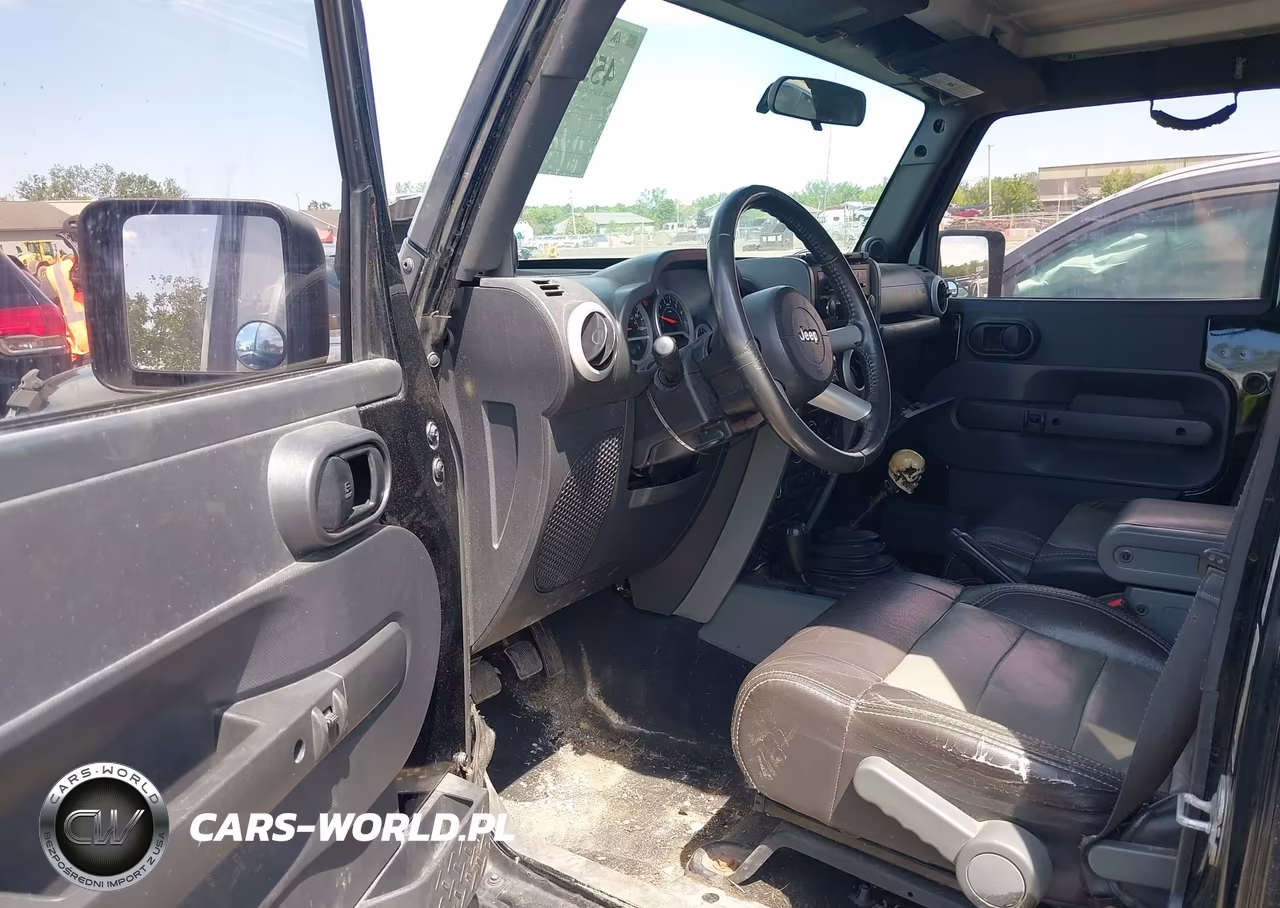 2010 Jeep Wrangler Unlimited Sahara VIN:1J4BA5H17AL220293 - 5