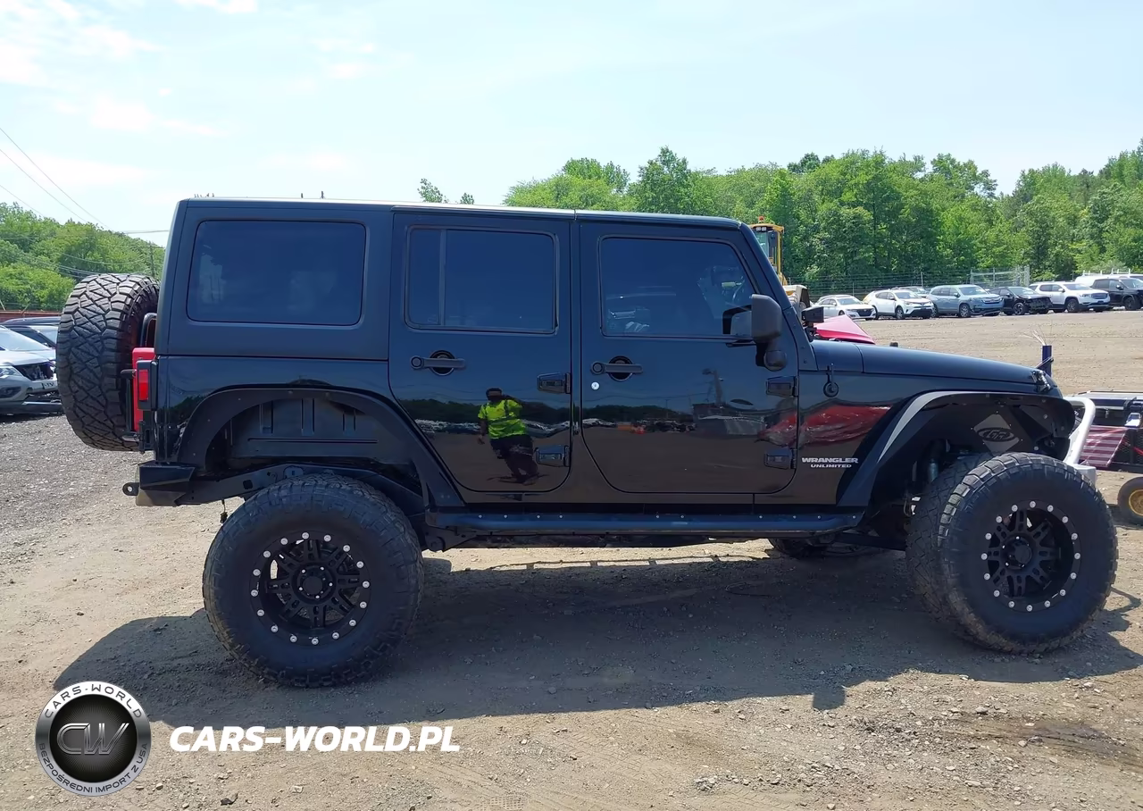 2013 Jeep Wrangler Unlimited Sport VIN:1C4BJWDGXDL667677 - 13