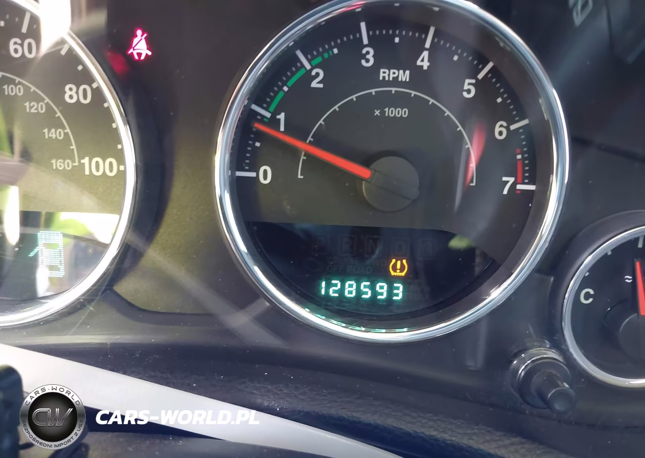 2013 Jeep Wrangler Unlimited Sport VIN:1C4BJWDGXDL667677 - 15