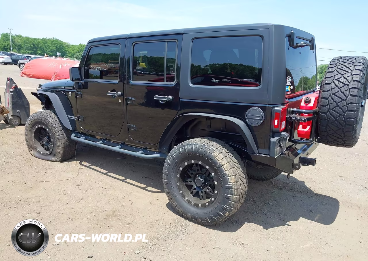 2013 Jeep Wrangler Unlimited Sport VIN:1C4BJWDGXDL667677 - 3