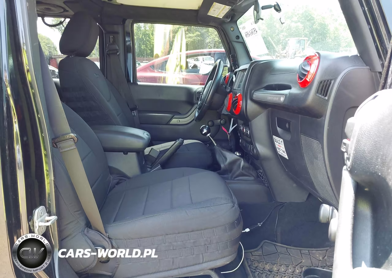 2013 Jeep Wrangler Unlimited Sport VIN:1C4BJWDGXDL667677 - 5