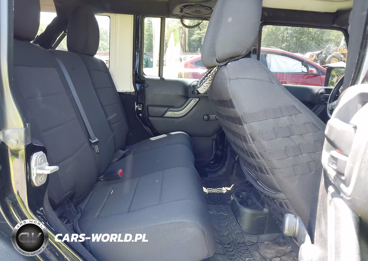 2013 Jeep Wrangler Unlimited Sport VIN:1C4BJWDGXDL667677 - 8