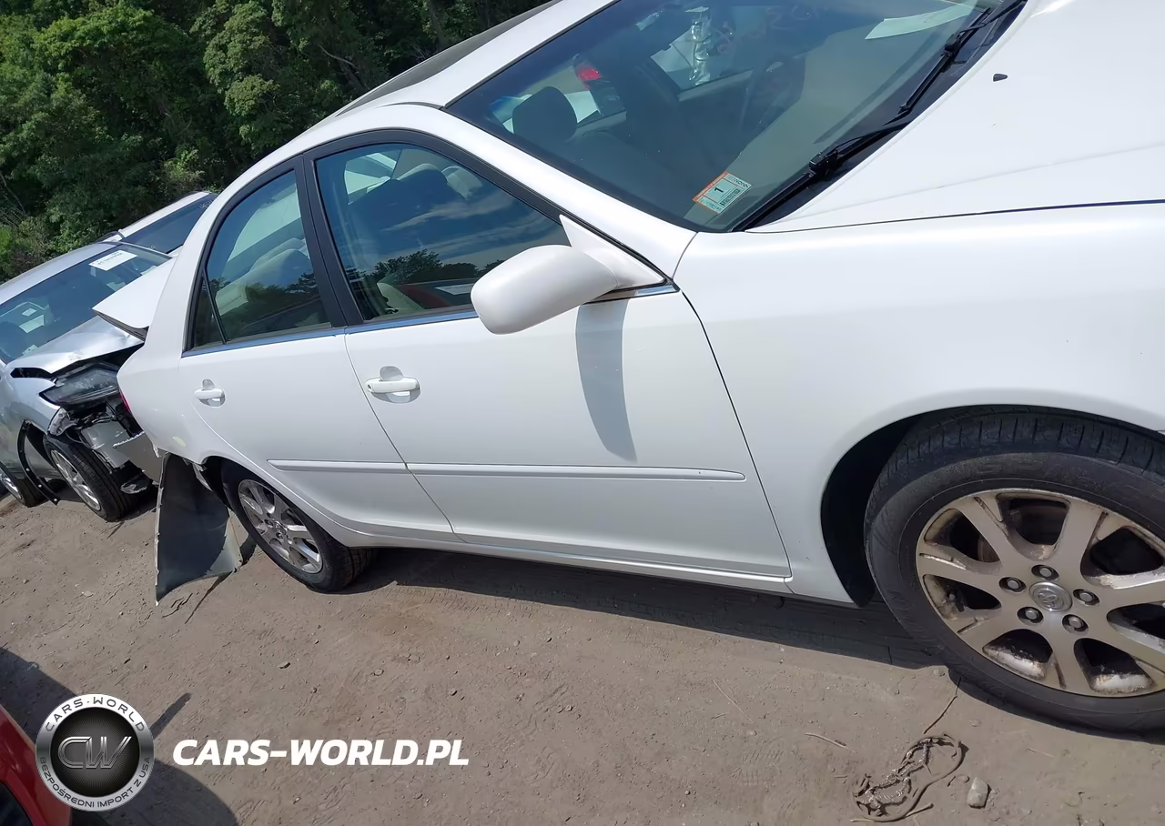 2004 Toyota Camry Le VIN:JTDBE32K240287714 - 13