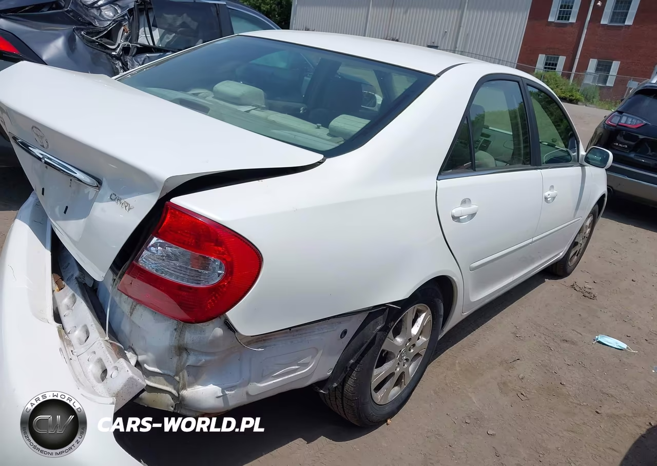 2004 Toyota Camry Le VIN:JTDBE32K240287714 - 4